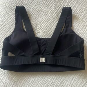 Vuori black sports bra